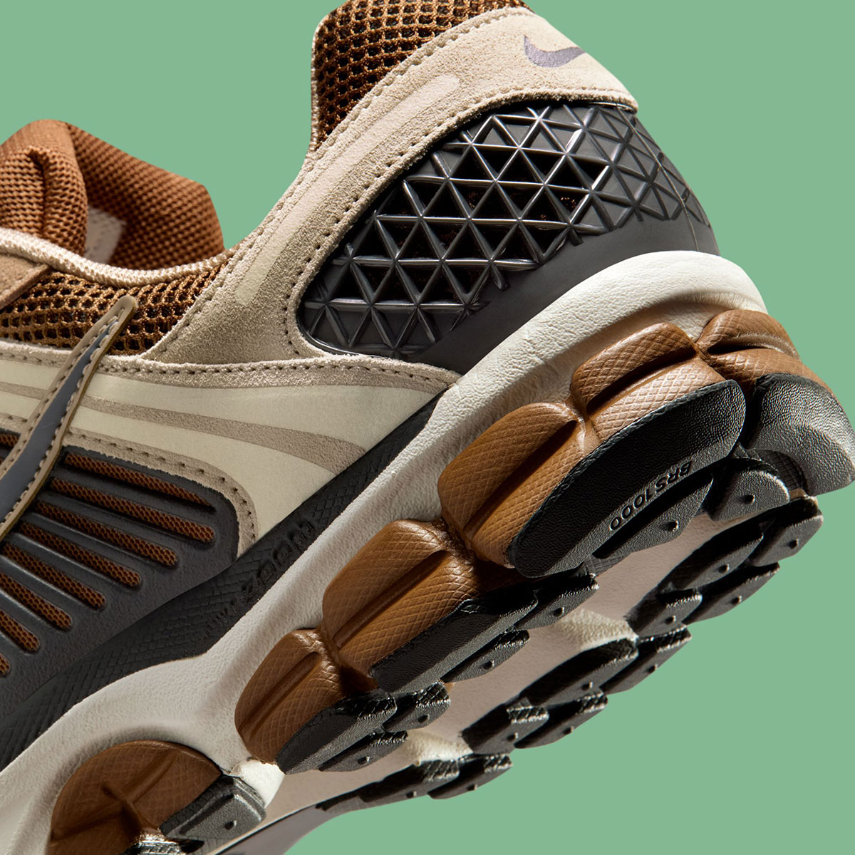 nike-zoom-vomero-5-light-british-tan-british-khaki-linen-dark-smoke-grey-HF1553-202-8