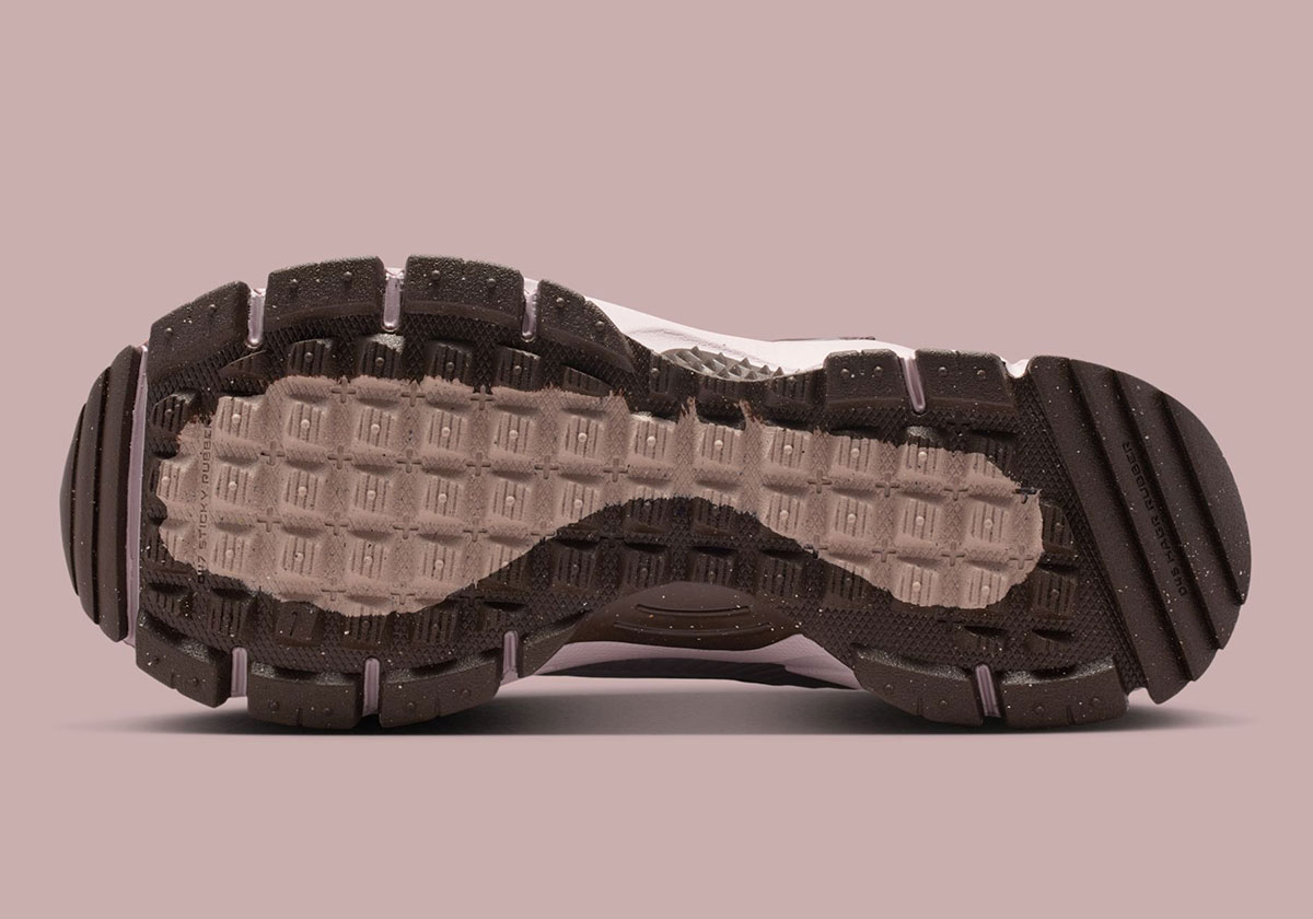 nike-zoom-vomero-5-roam-tart-particle-rose-silt-red-hq2181-501-2