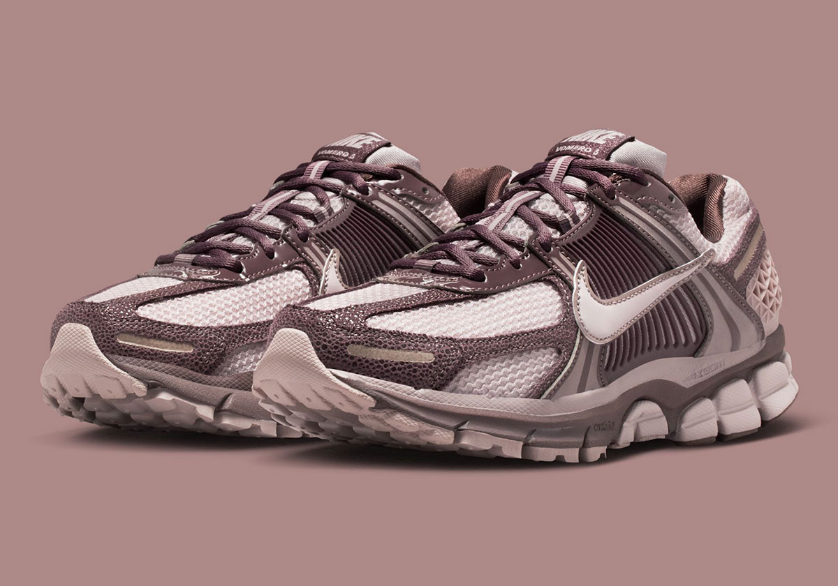 nike-zoom-vomero-5-tattoo-particle-rose-light-violet-ore-II6236-500-5