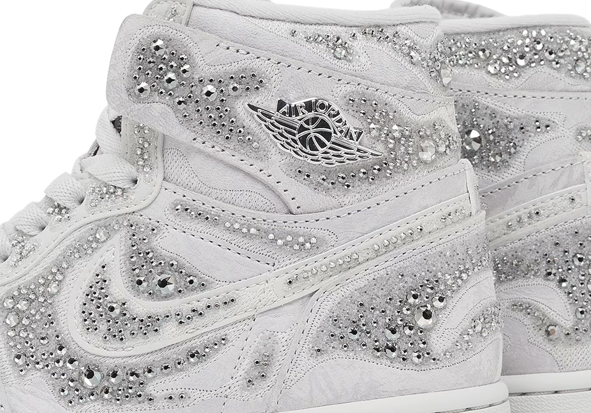 swarovski-air-jordan-1-hf6248-002-1