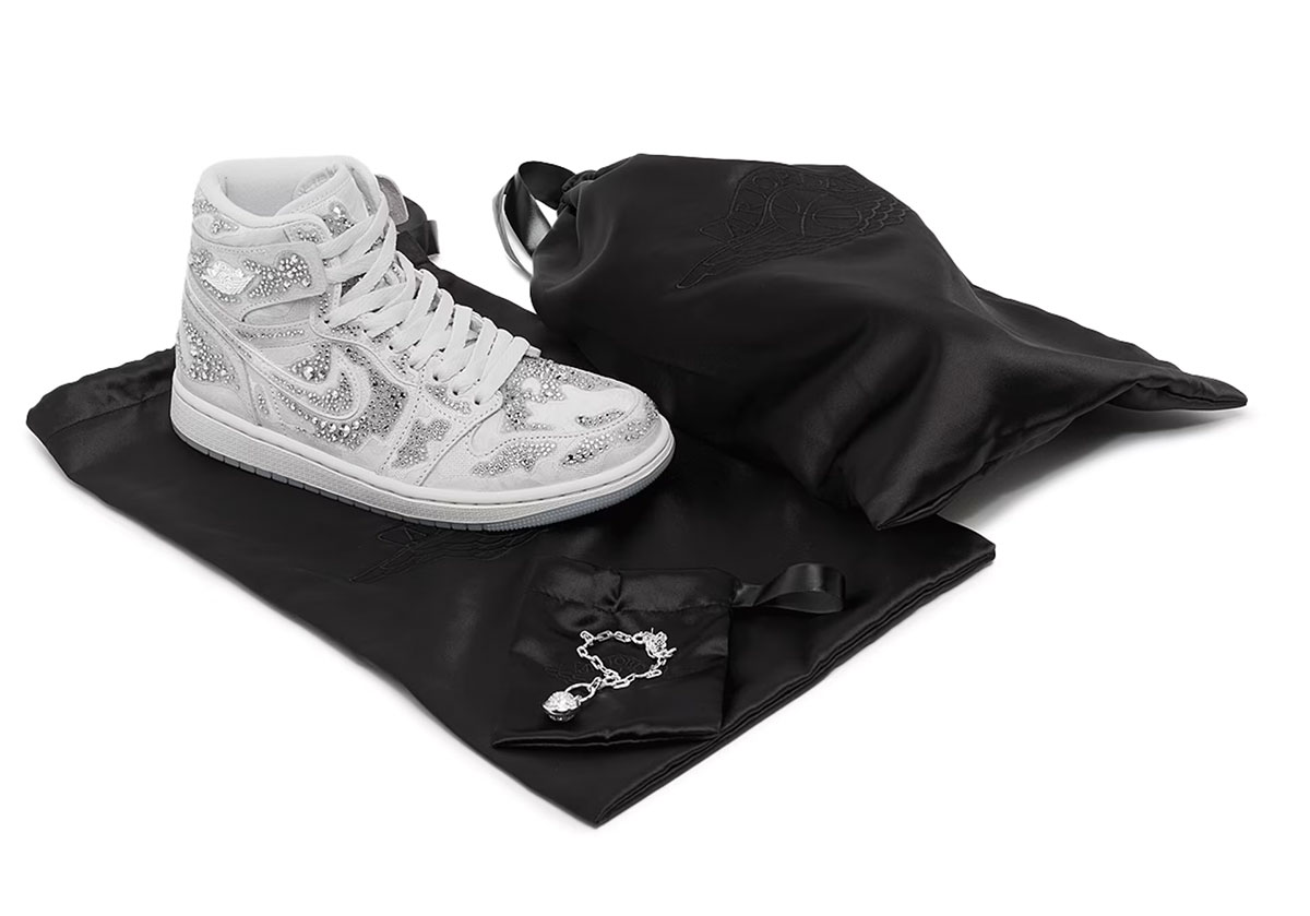swarovski-air-jordan-1-hf6248-002-2