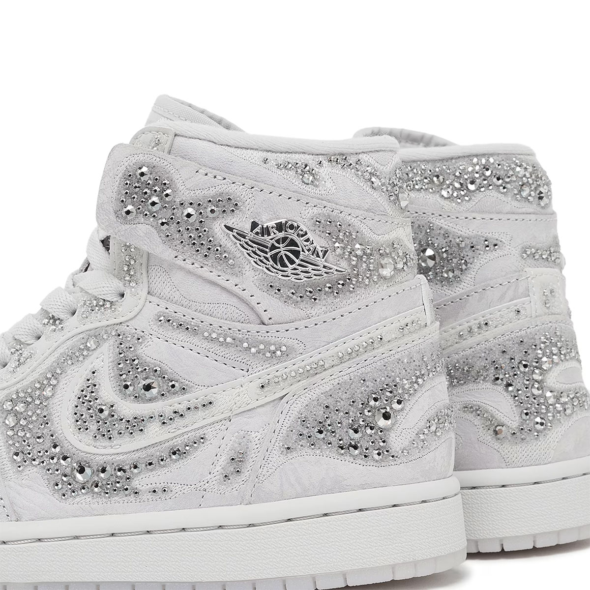 swarovski-air-jordan-1-hf6248-002-3