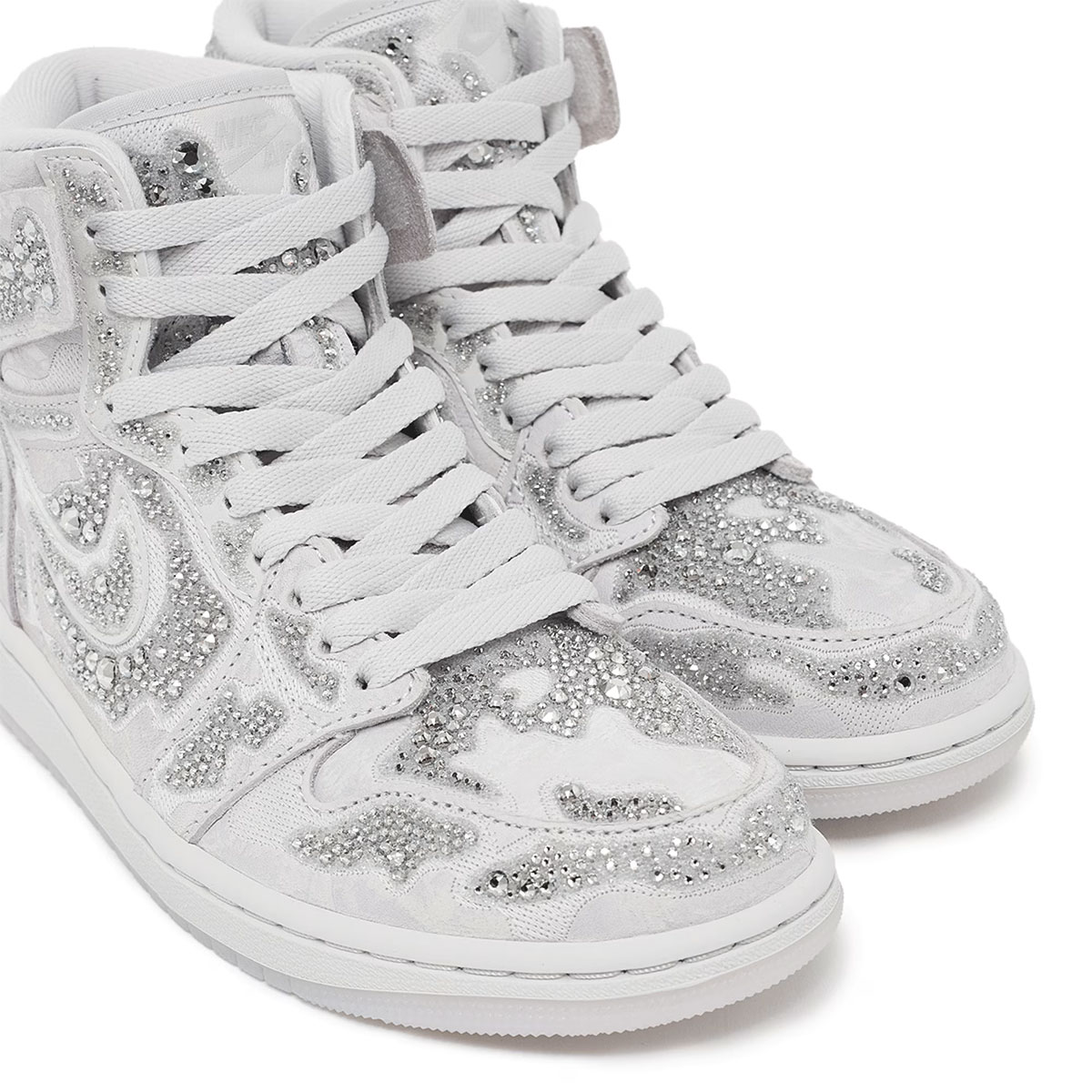swarovski-air-jordan-1-hf6248-002-4