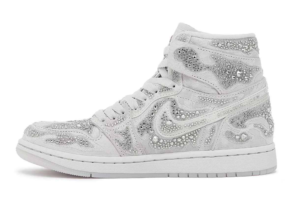 swarovski-air-jordan-1-hf6248-002-6