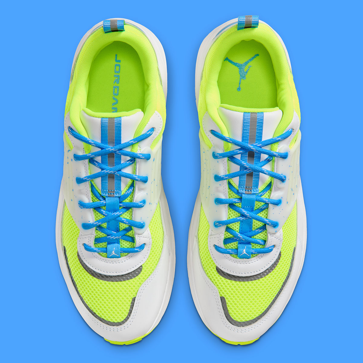 jordan-trunner-o-s-volt-university-blue-white-IQ0397-702-4
