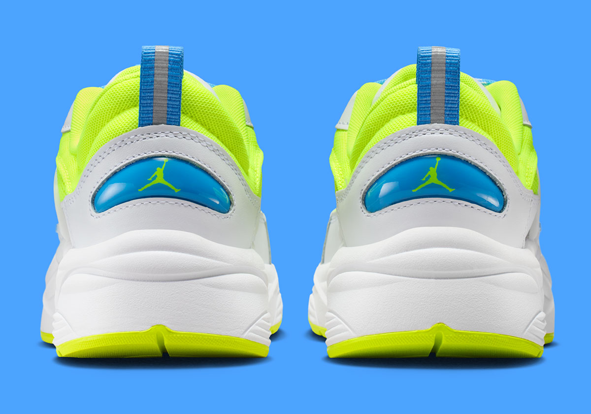 jordan-trunner-o-s-volt-university-blue-white-IQ0397-702-6
