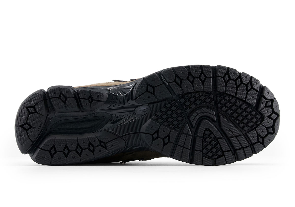 new-balance-2002r-brown-black-U2002RAB-1