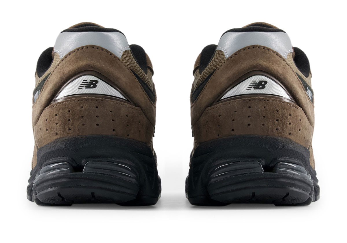 new-balance-2002r-brown-black-U2002RAB-6
