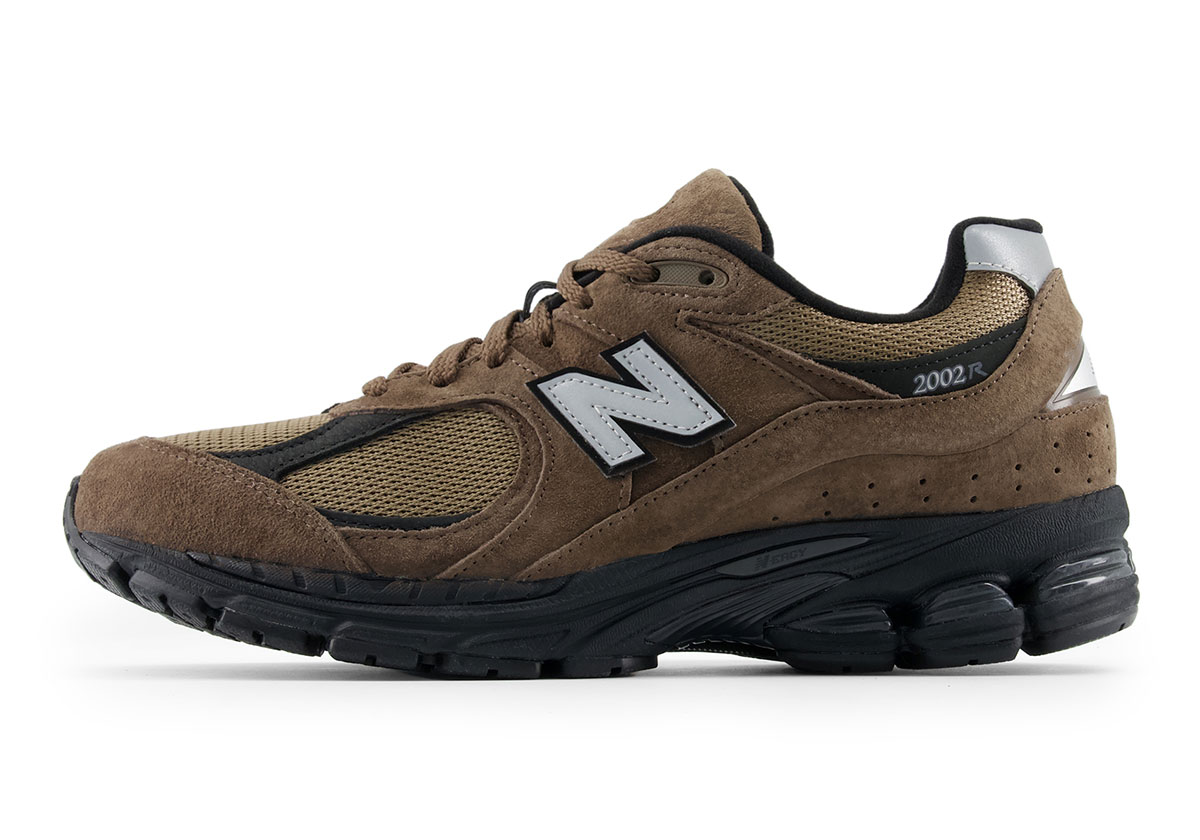 new-balance-2002r-brown-black-U2002RAB-7