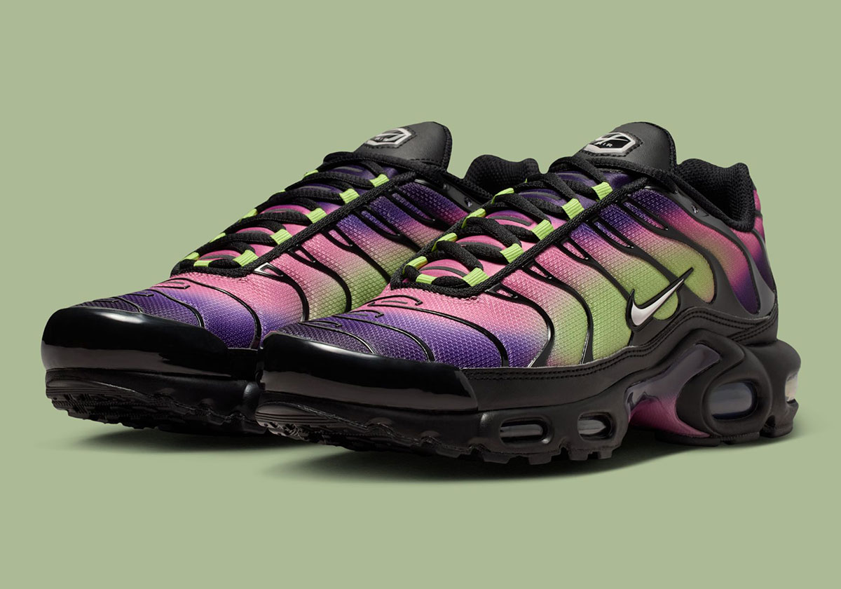 nike-air-max-plus-black-purple-dynasty-desert-berry-DZ3670-006-6