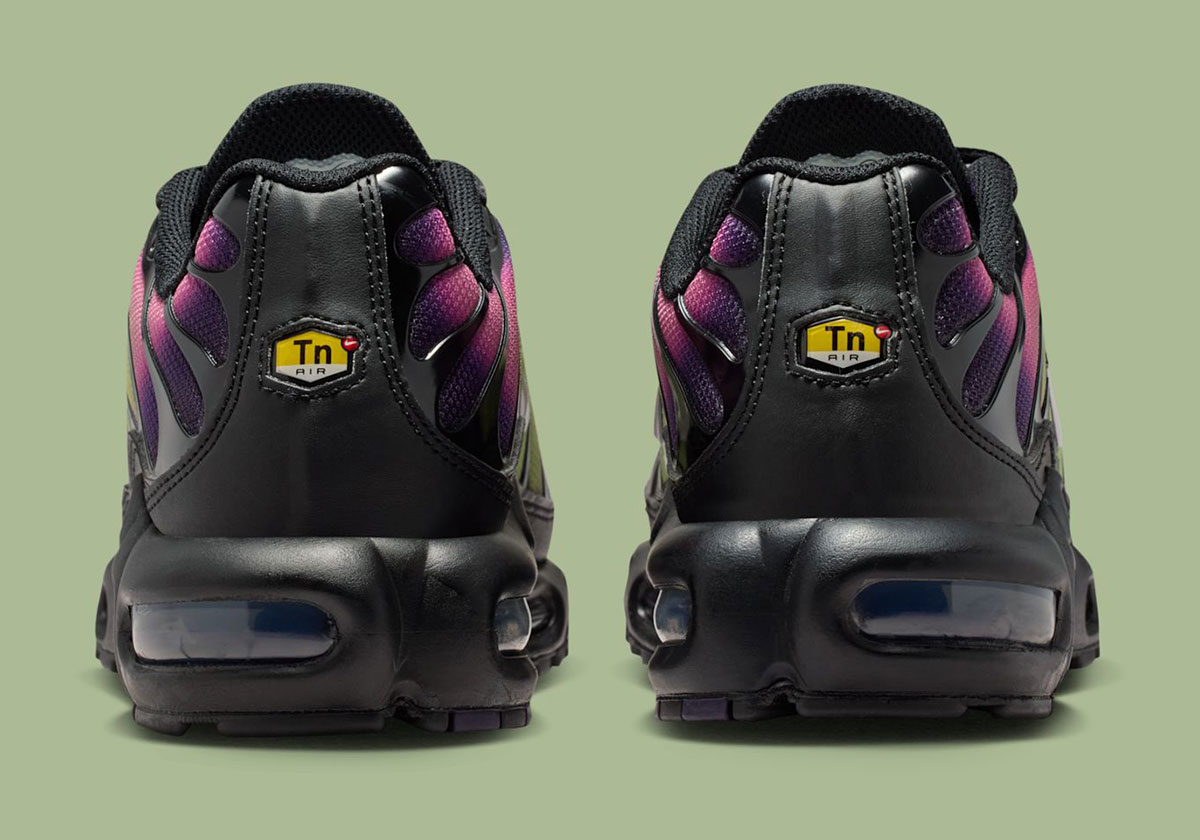 nike-air-max-plus-black-purple-dynasty-desert-berry-DZ3670-006-7