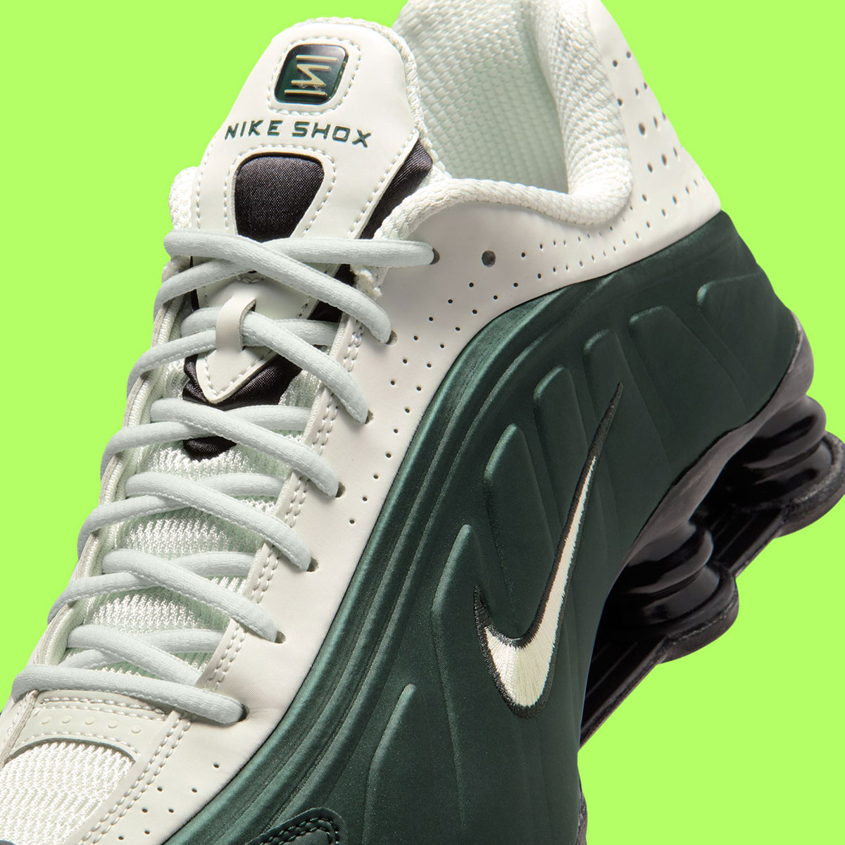 nike-shox-r4-black-spruce-spruce-fog-black-olive-aura-hq1988-300-6