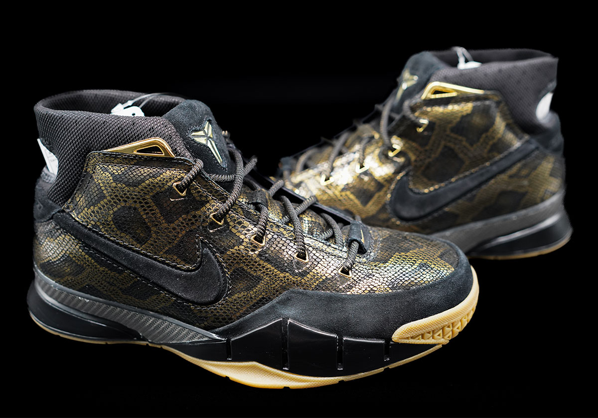 nike-zoom-kobe-1-lux-snakeskin-sample-1