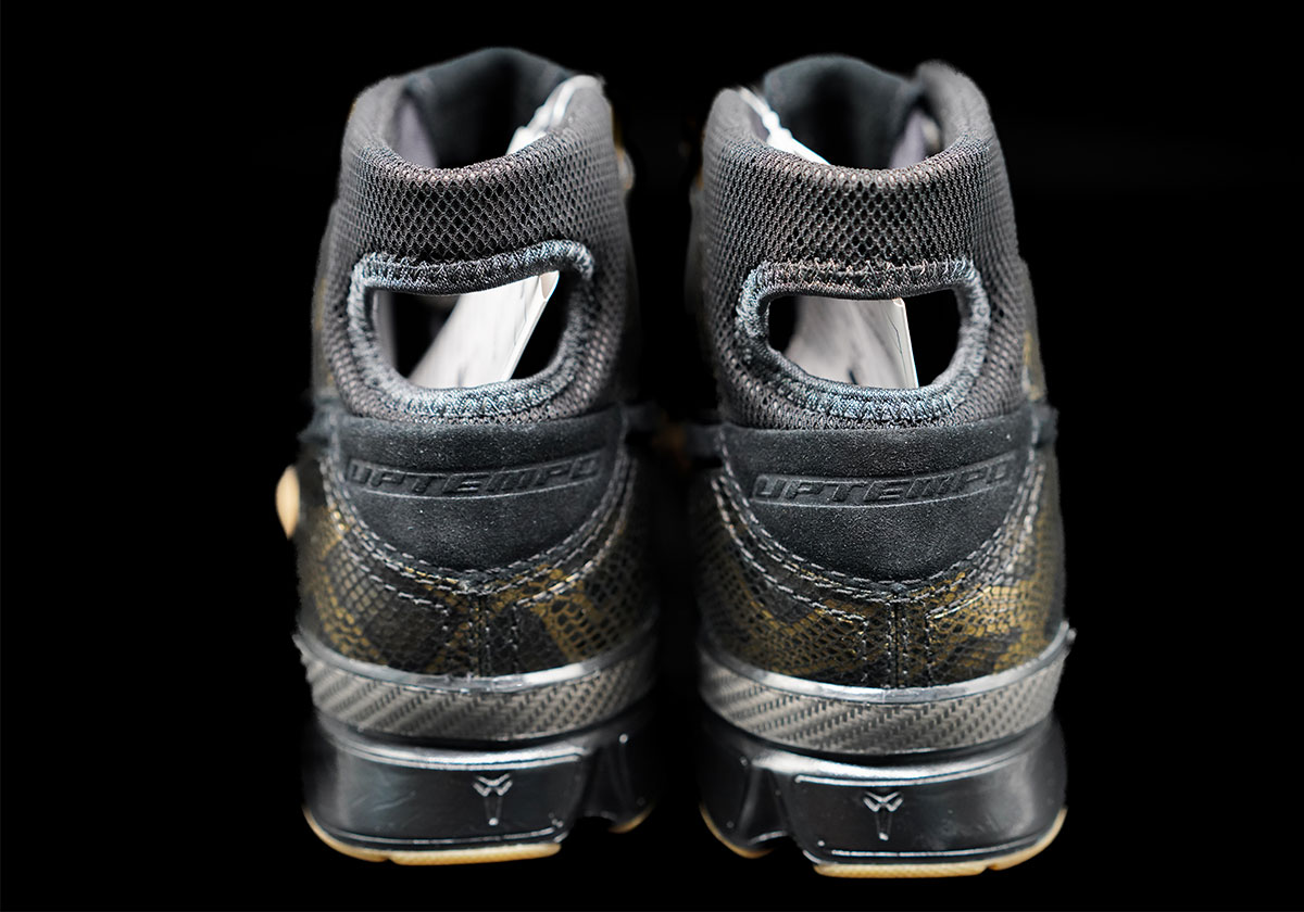 nike-zoom-kobe-1-lux-snakeskin-sample-4