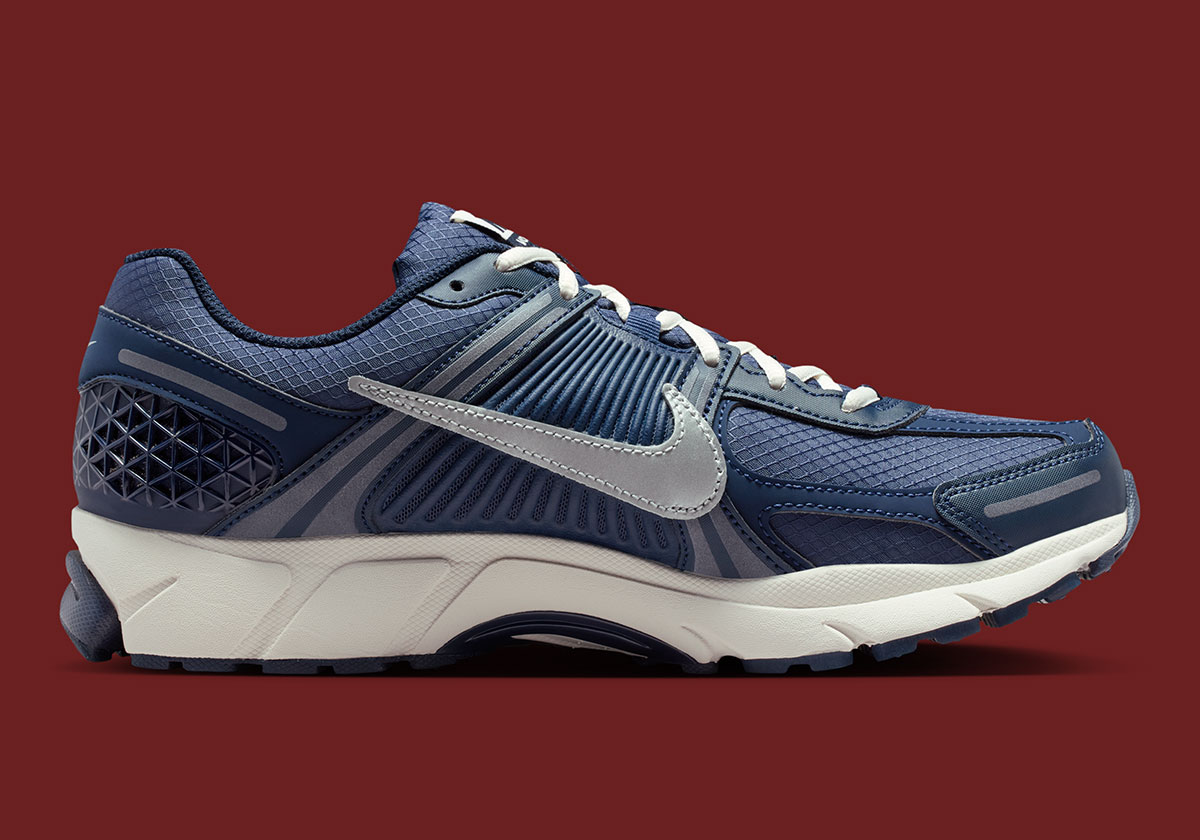 nike-zoom-vomero-5-blue-void-midnight-navy-light-orewood-brown-metallic-silver-iq6589-400-3