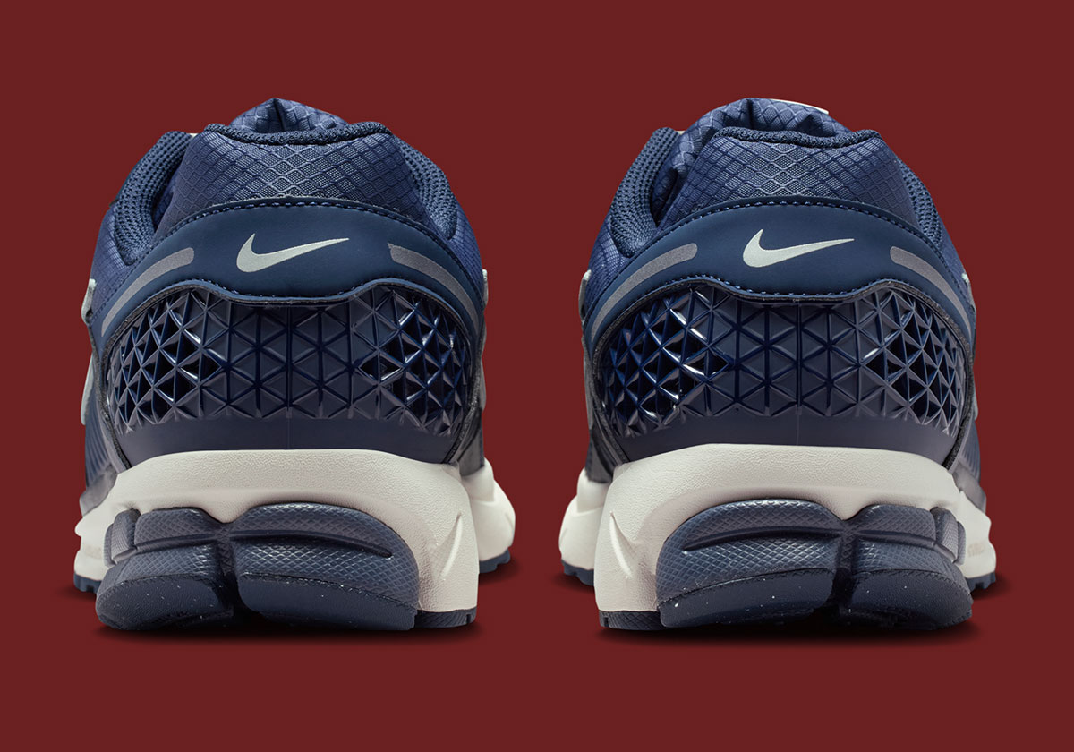 nike-zoom-vomero-5-blue-void-midnight-navy-light-orewood-brown-metallic-silver-iq6589-400-6
