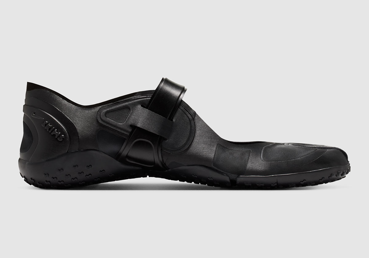 nikeskims-rift-mesh-satin-black-IQ7158-001-10
