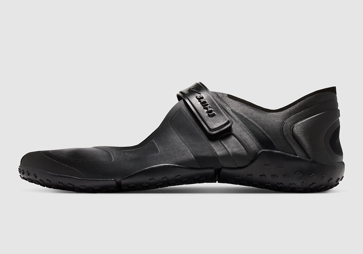 nikeskims-rift-mesh-satin-black-IQ7158-001-12
