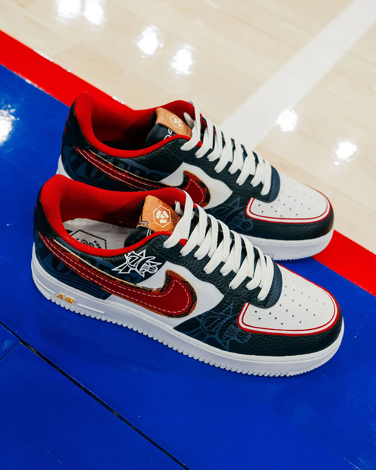 The 76ers Celebrate Their 2001 Squad With A Custom Air Force 1