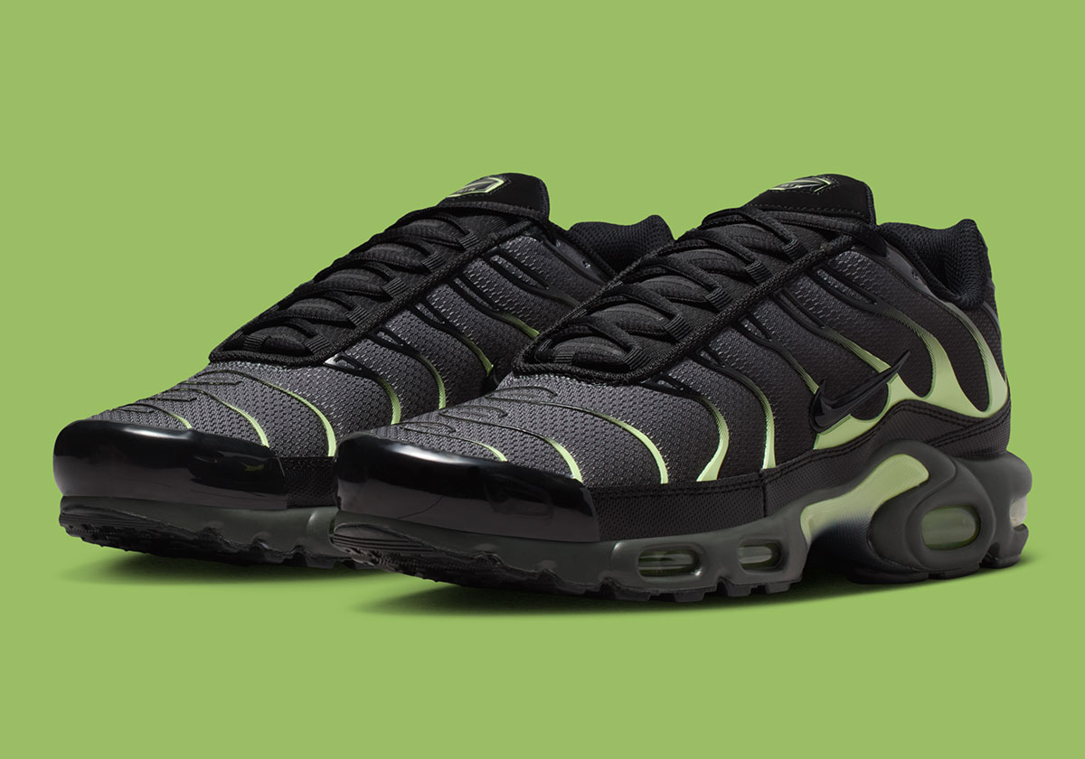 nike-air-max-plus-iron-grey-light-liquid-lime-black-dm0032-035-6