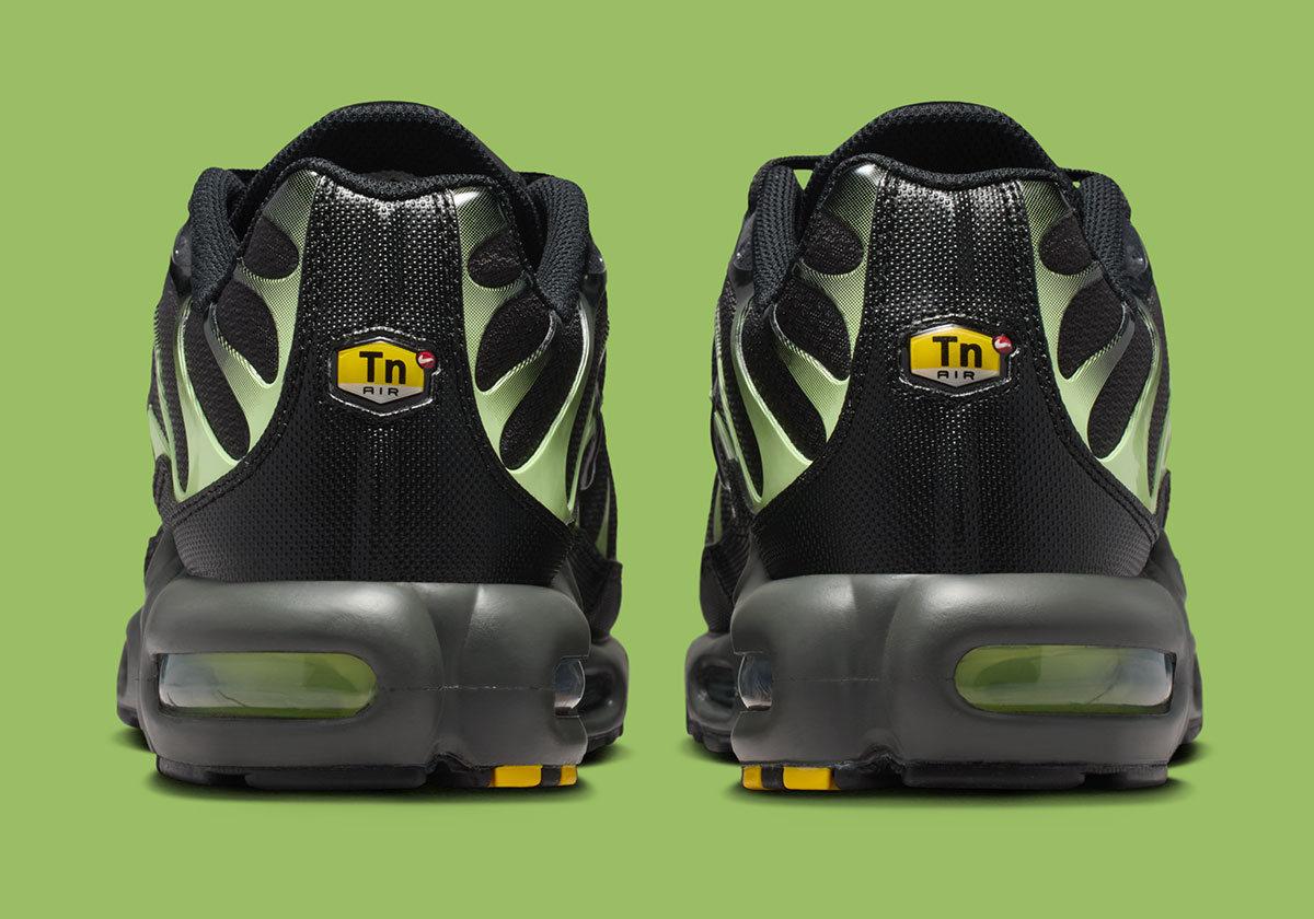 nike-air-max-plus-iron-grey-light-liquid-lime-black-dm0032-035-7