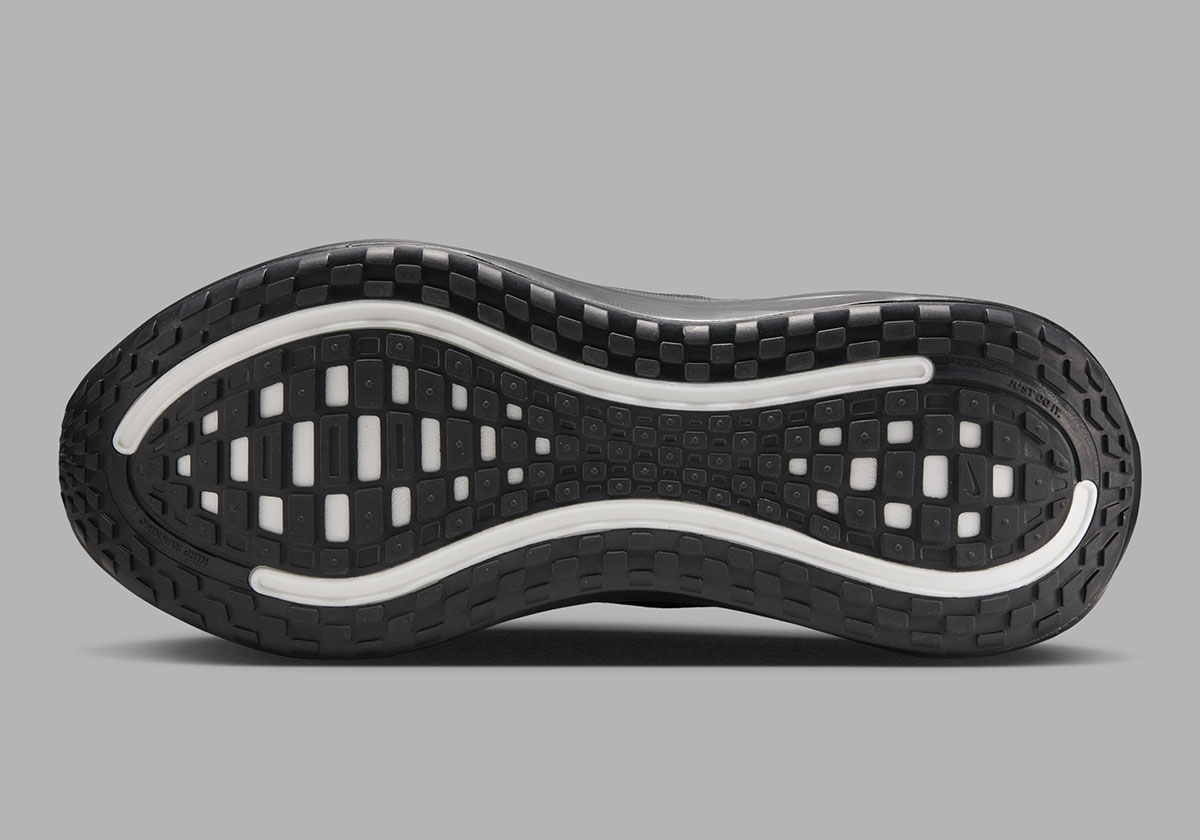 nike-vomero-plus-no-swoosh-black-io4482-002-3
