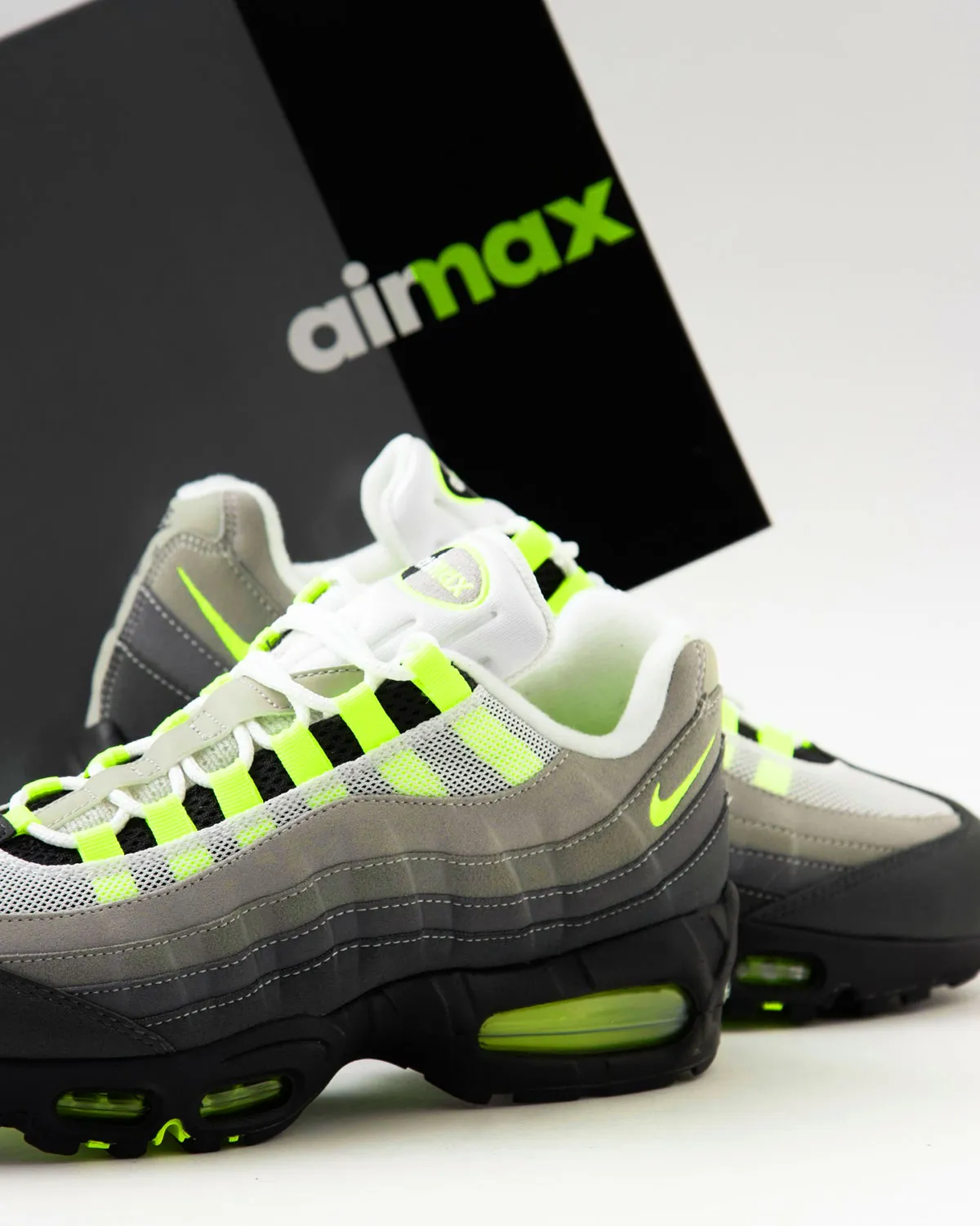 Nike Air Max 95 Neon retorna em 2026