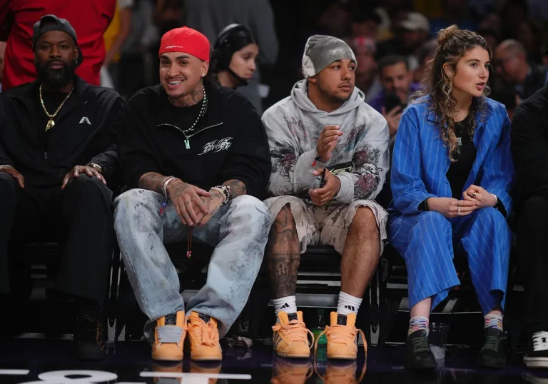 Hellstar x adidas Superstar laranja reforça parceria streetwear