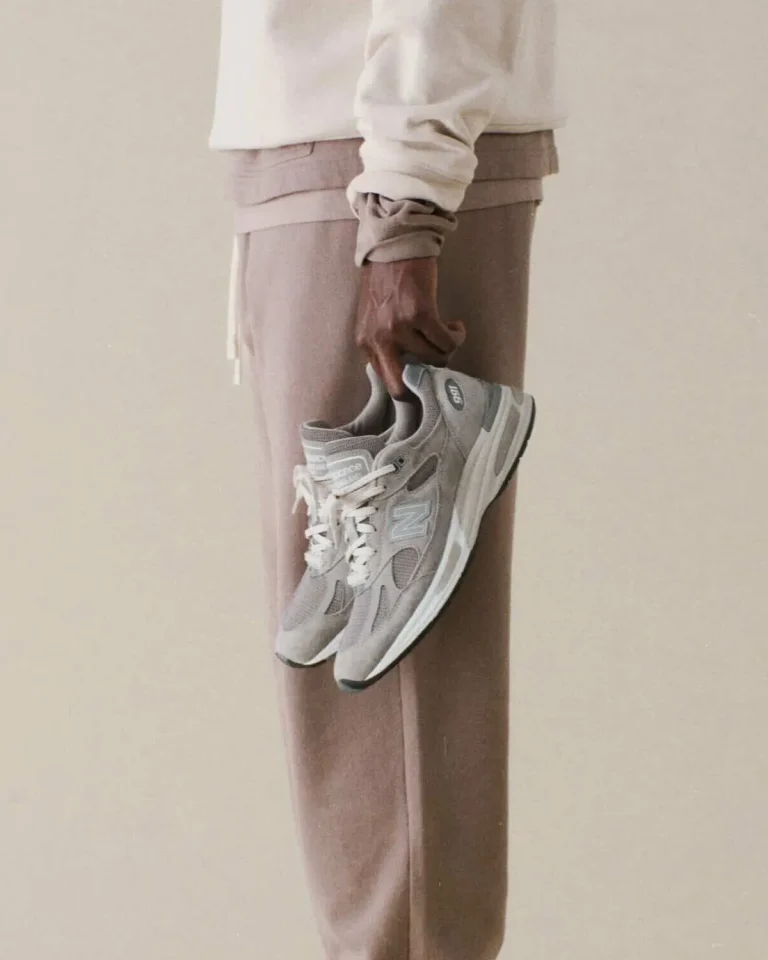 KITH x New Balance 991v2 cinza marca nova colaboração de 2026