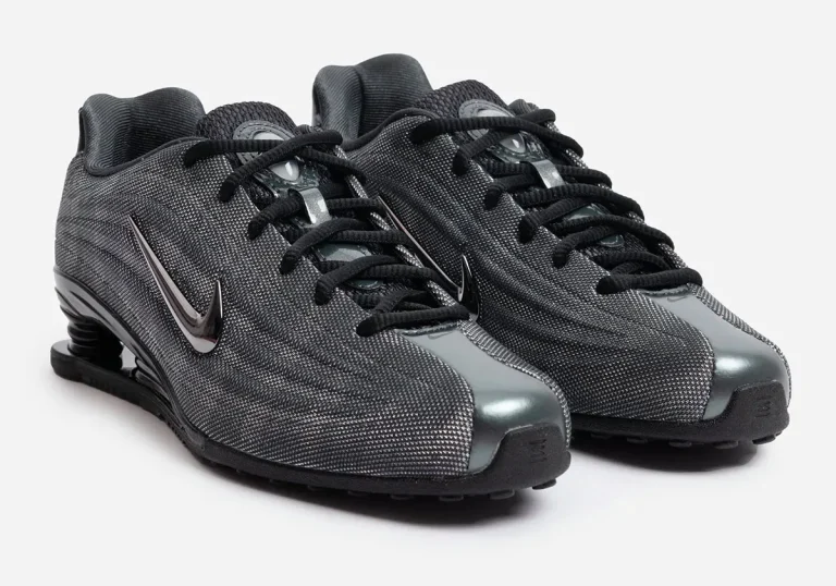 Naked Copenhagen x Nike Shox Z Calistra traz energia metálica aos Shox