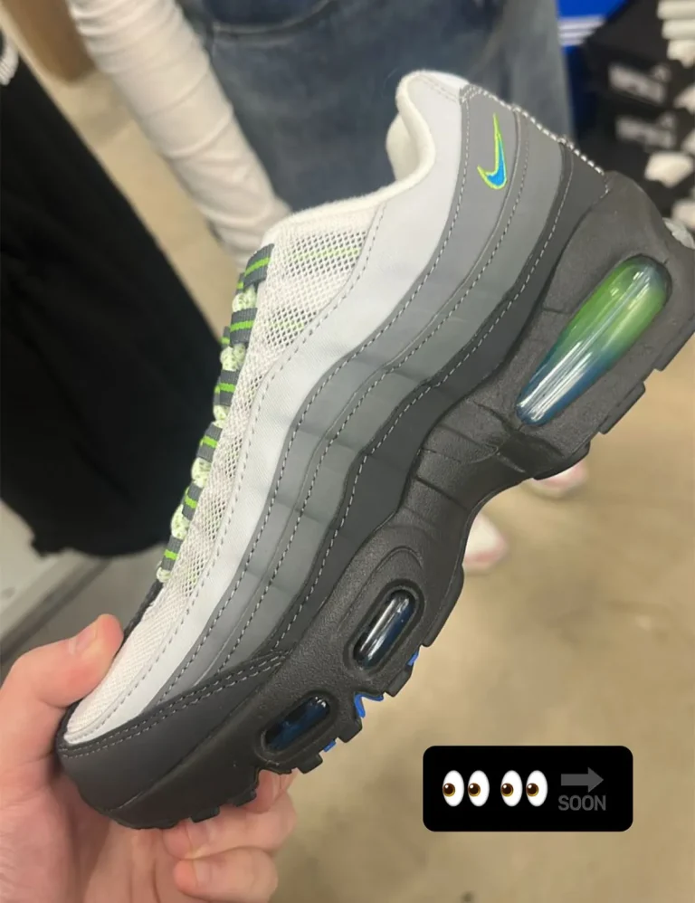 Nike Air Max 95 Green Apple/Photo Blue volta em versão retrô