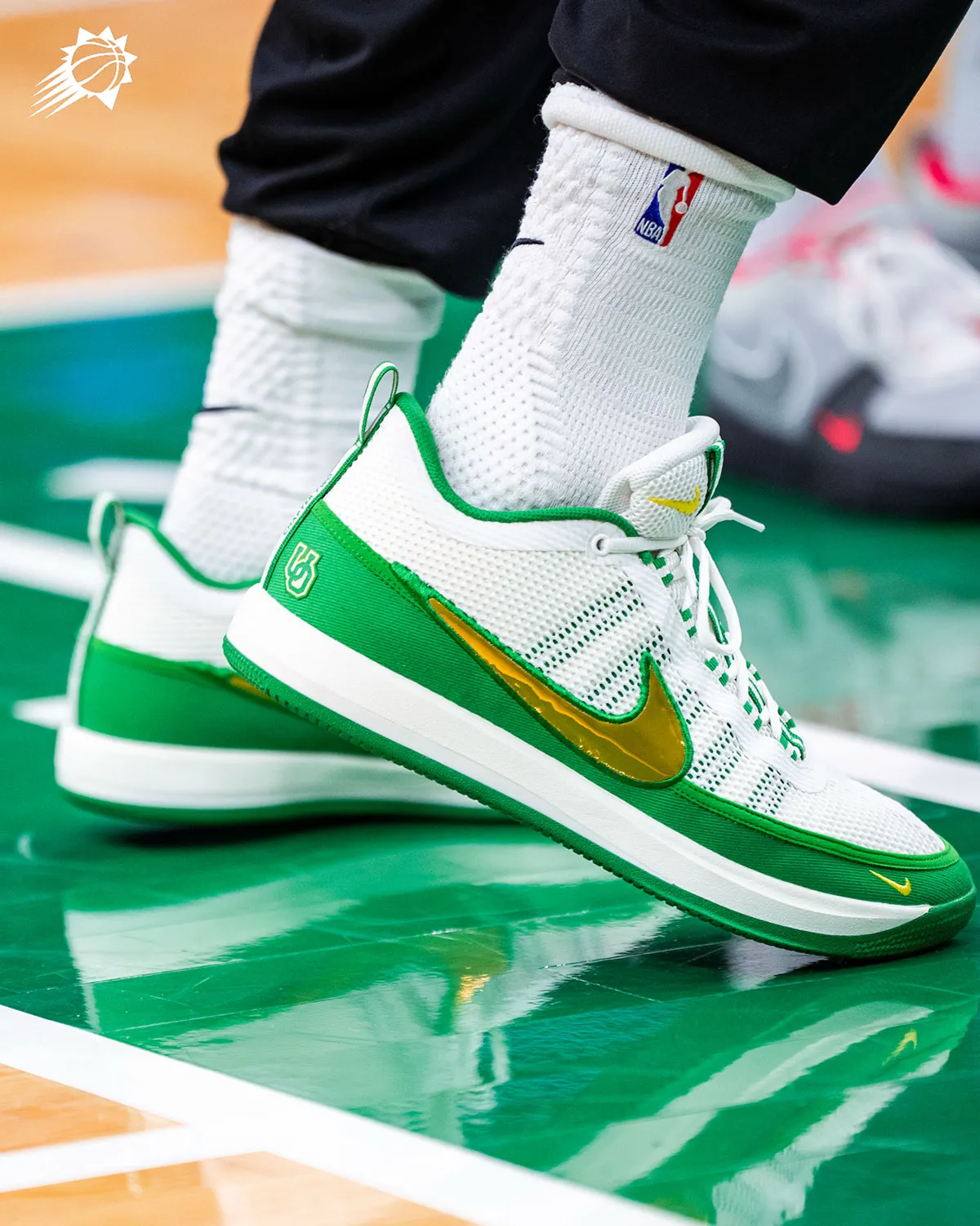 Devin Booker revela Nike Book 2 Oregon Ducks PE