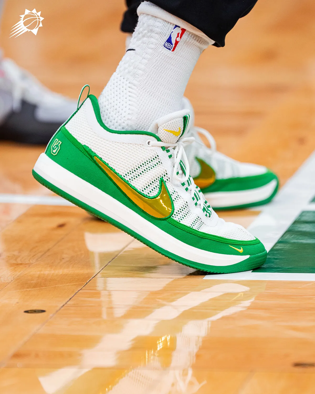 Devin Booker revela Nike Book 2 Oregon Ducks PE