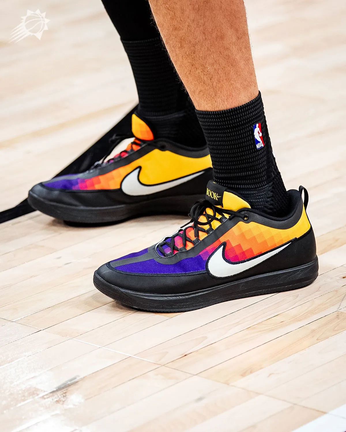 Booker's 2022 2本 Devin Booker revela Nike Book 2 The Valley PE