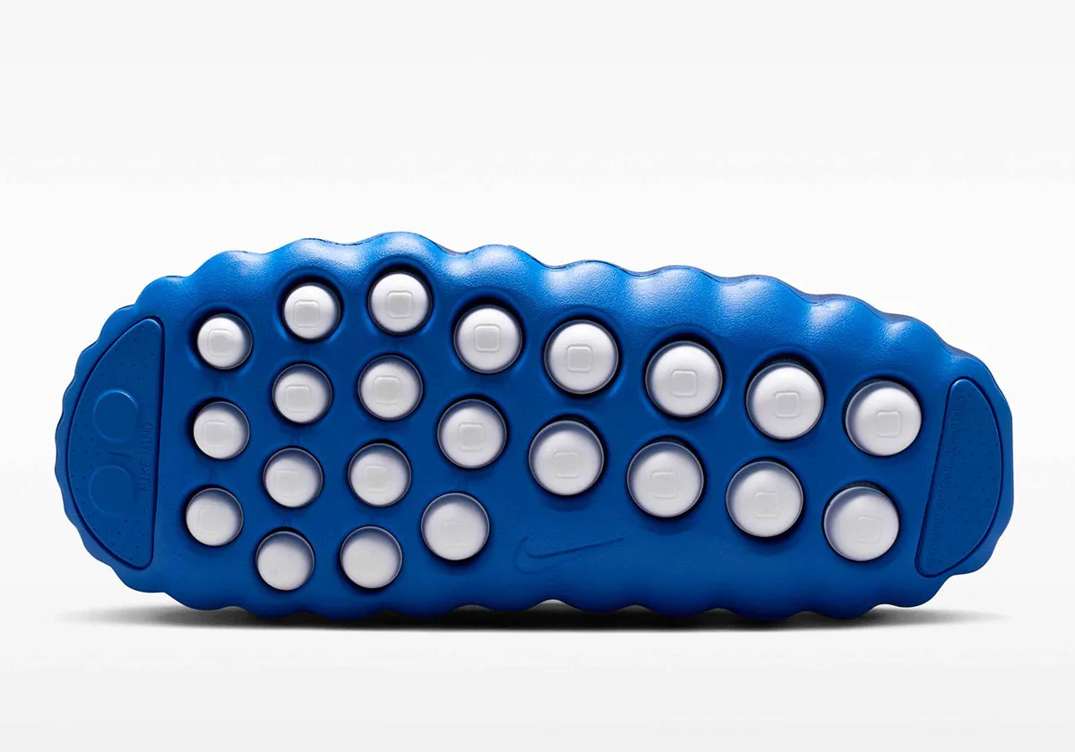 “Blackened Blue” Gradients Set On The Nike Mind 001