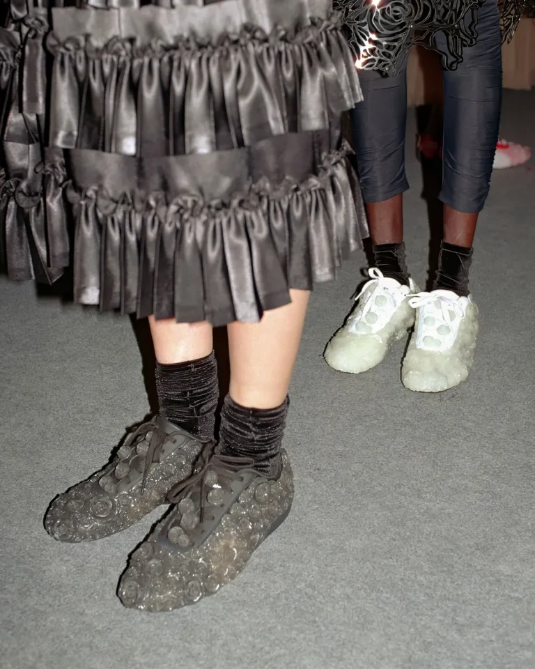 Noir Kei Ninomiya x PUMA Speedcat traz rosas 3D ao streetwear