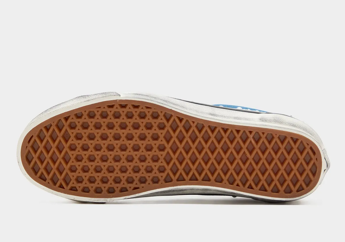 The Vans Old Skool “Pearlized” Series Touches Navy