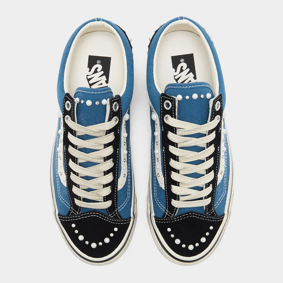 The Vans Old Skool “Pearlized” Series Touches Navy