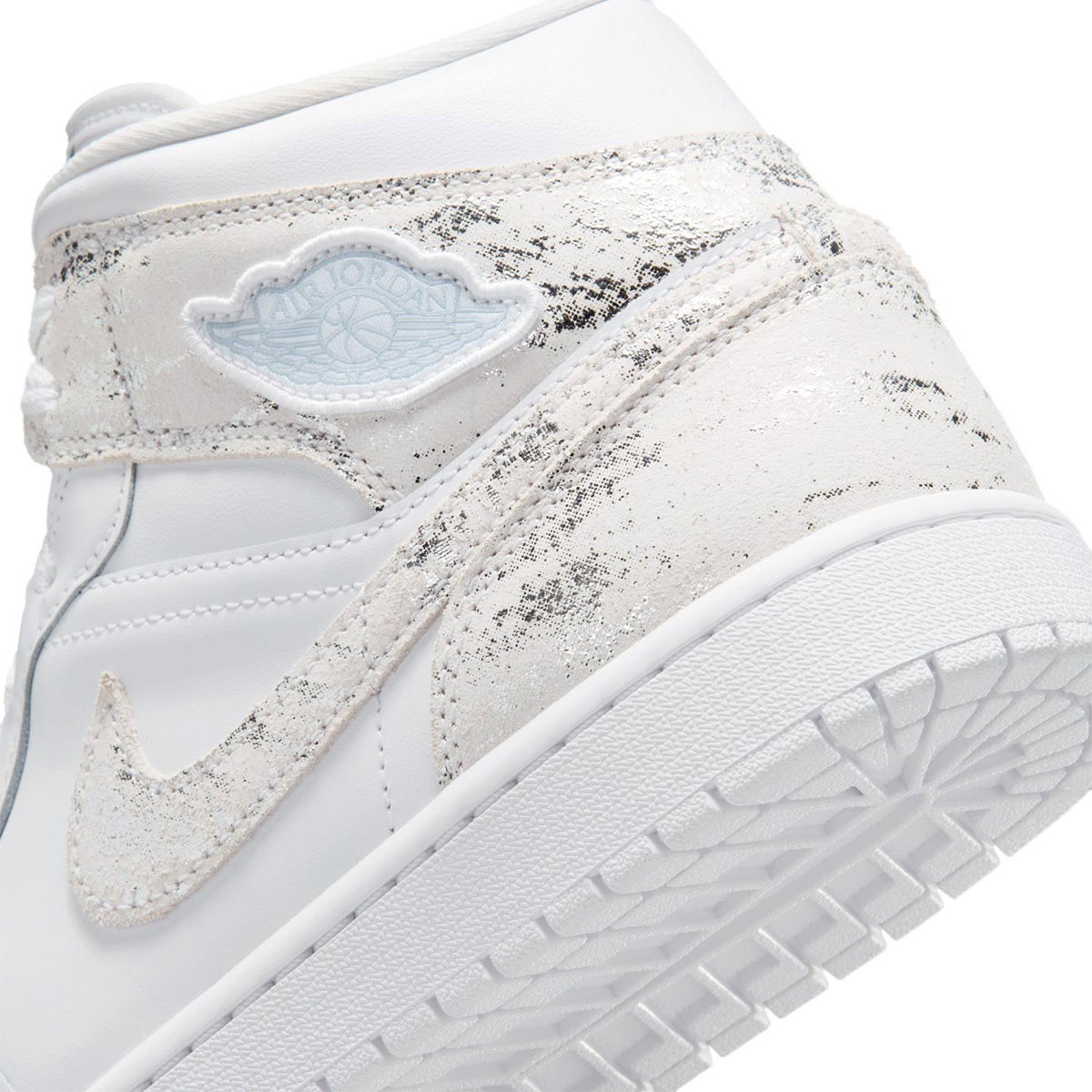air-jordan-1-mid-preto-branco-desgastado-gr-7
