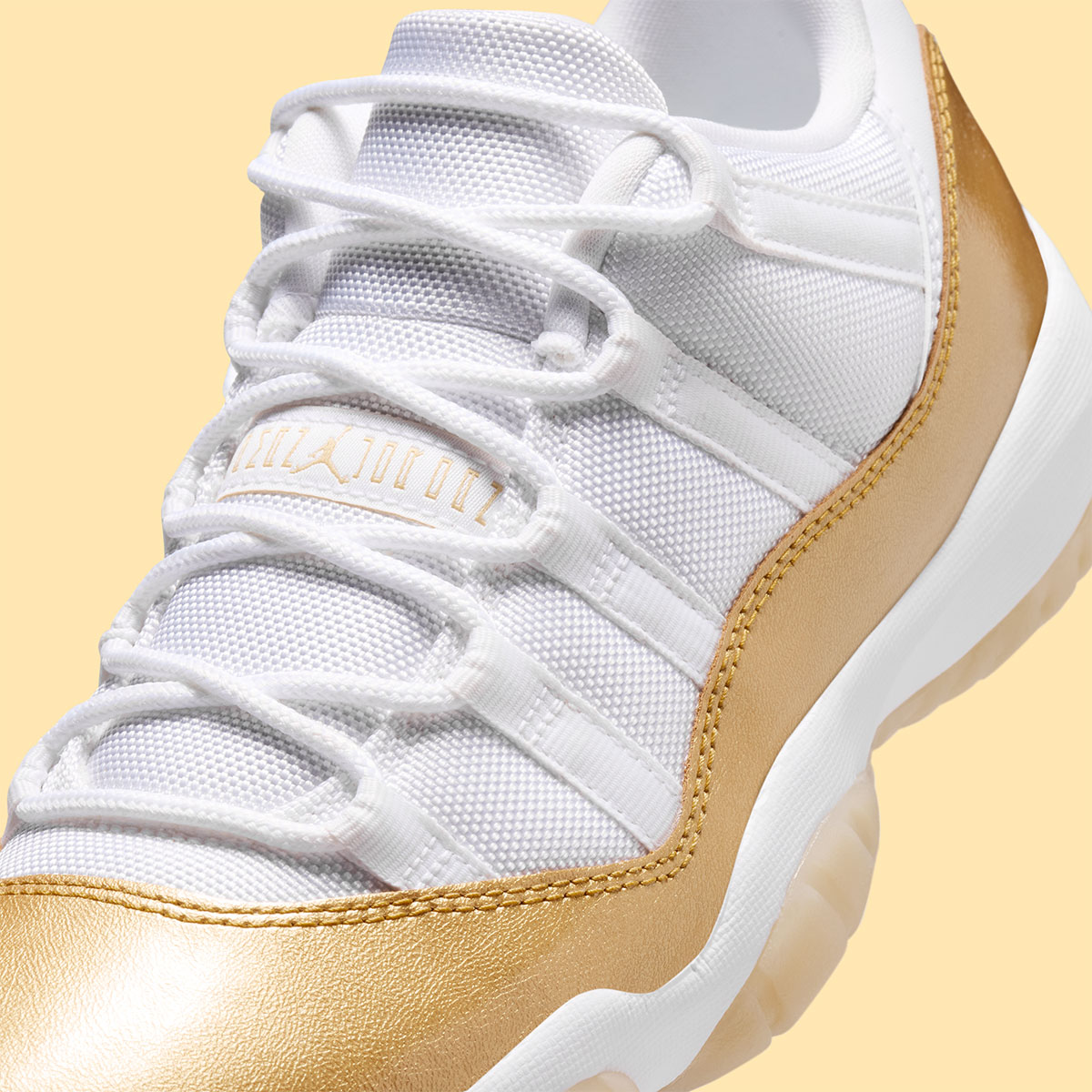 air-jordan-11-low-mothers-day-celebra-maes-ouro-24k-8