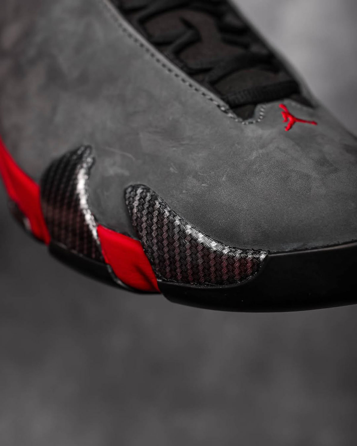 air-jordan-14-cincinnati-bearcats-pe-basquete-universitario-4