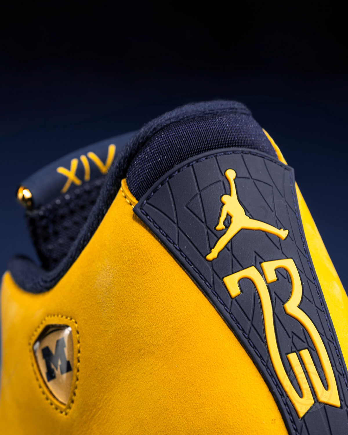 air-jordan-14-michigan-pe-celebra-wolverines-4