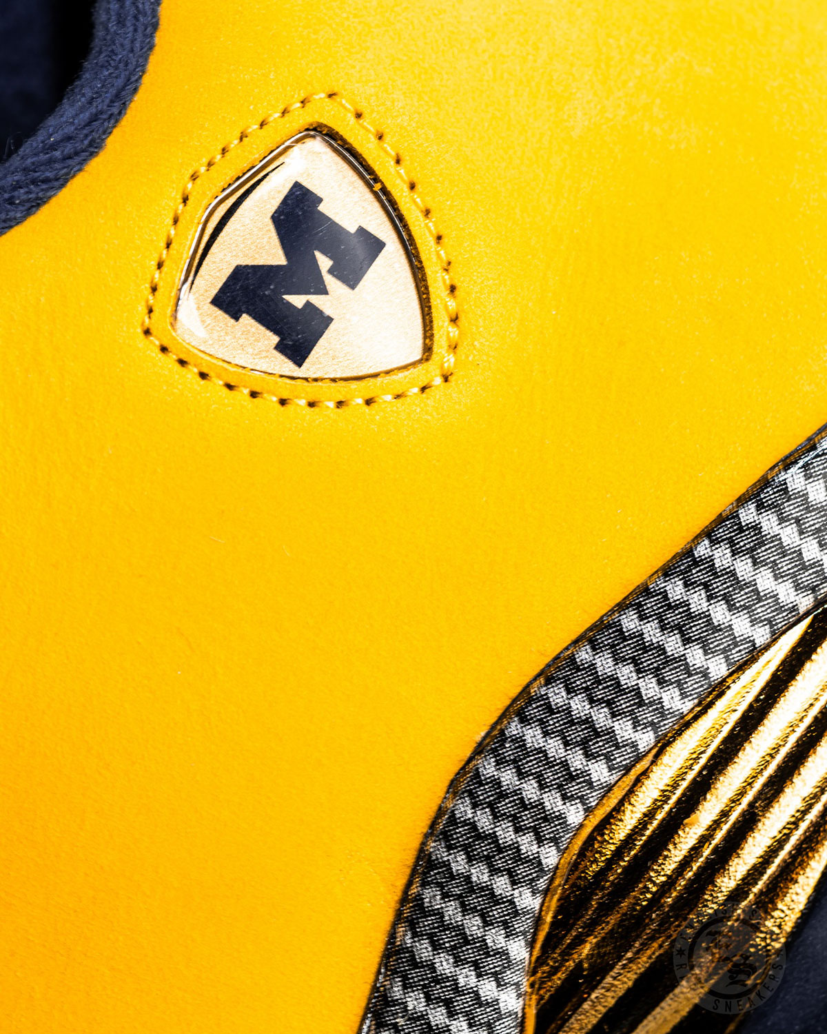 air-jordan-14-michigan-pe-celebra-wolverines-8