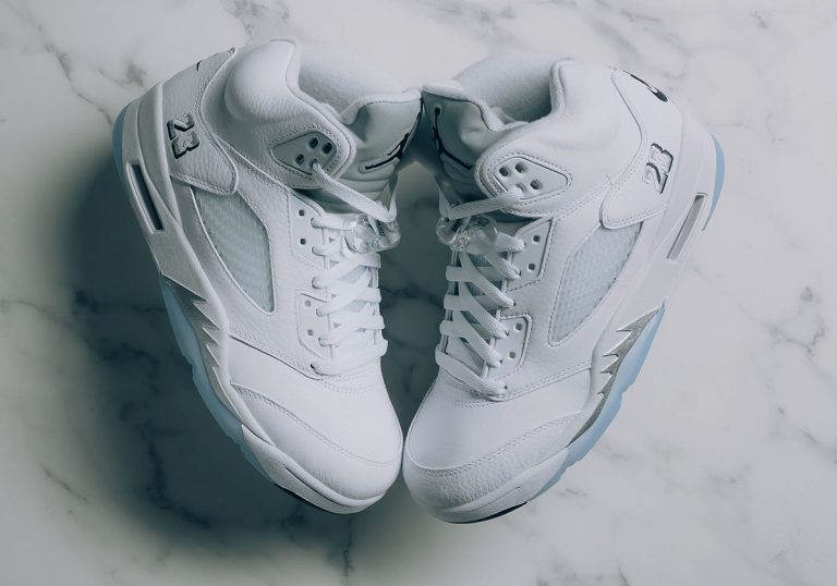Air Jordan 5 White Metallic retorna em 2026 em numeração família