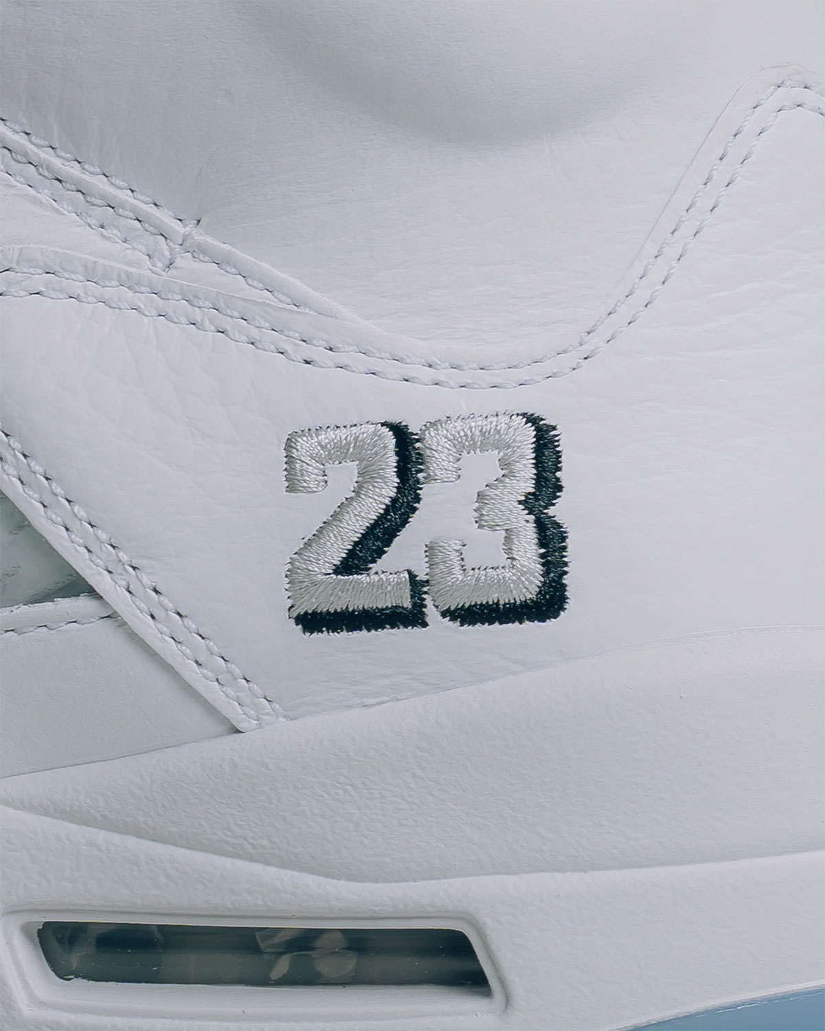 air-jordan-5-white-metallic-retorna-2026-familia-3