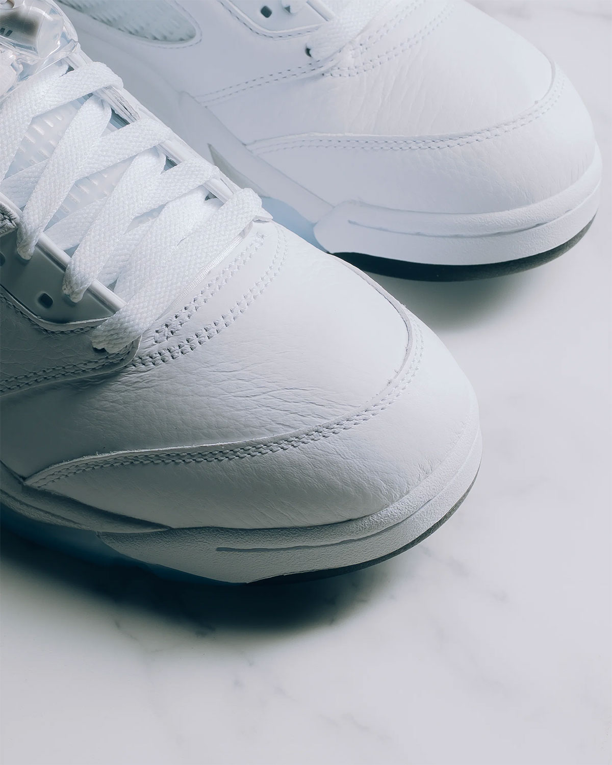 air-jordan-5-white-metallic-retorna-2026-familia-4