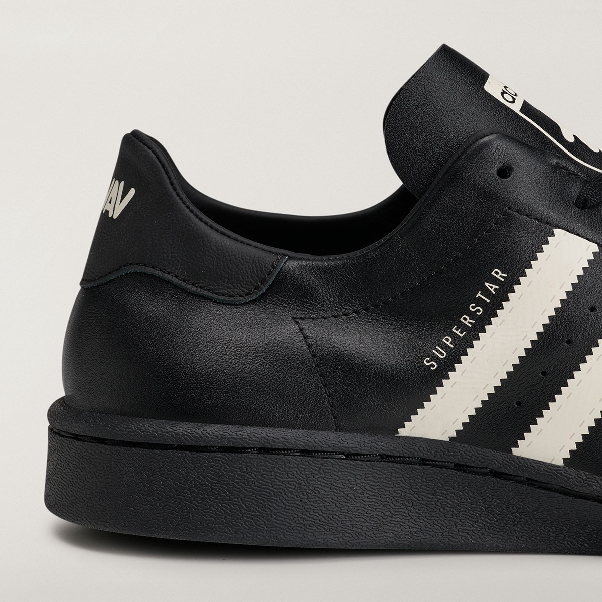 avavav-x-adidas-superstar-colaboracao-pony-hair-8