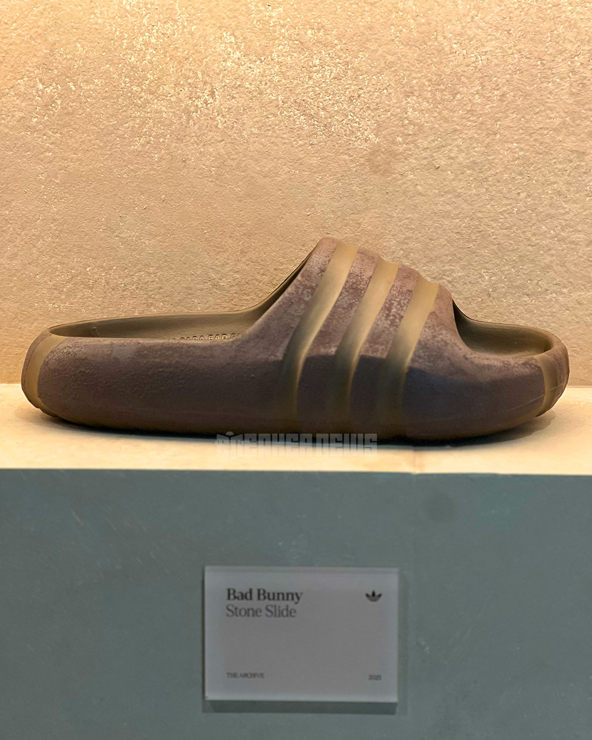 bad-bunny-adidas-stone-slide-novo-slide-preto-4