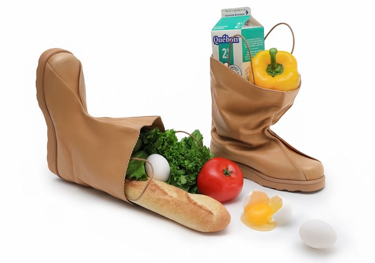Esenes Bag Boot transforma sacola de papel em meme shoe de colecionador