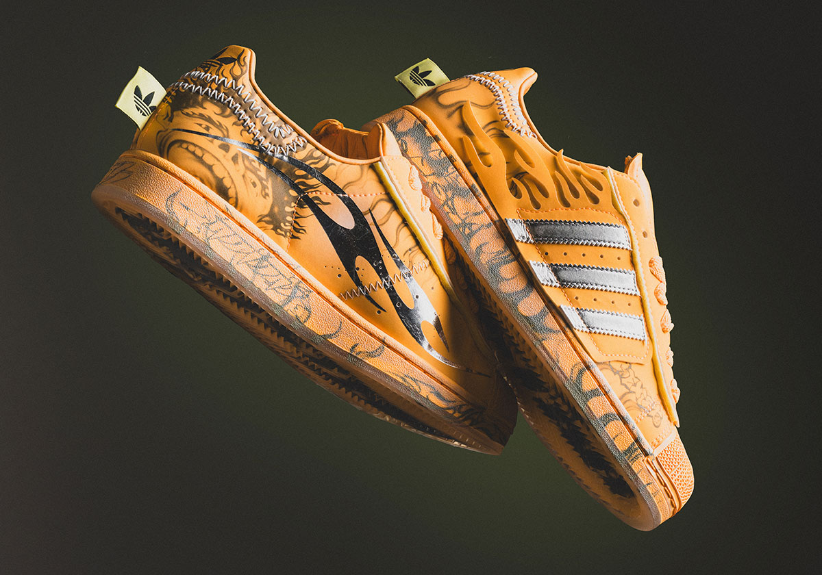 Hellstar x adidas Superstar Hazy Orange ganha data de lançamento global